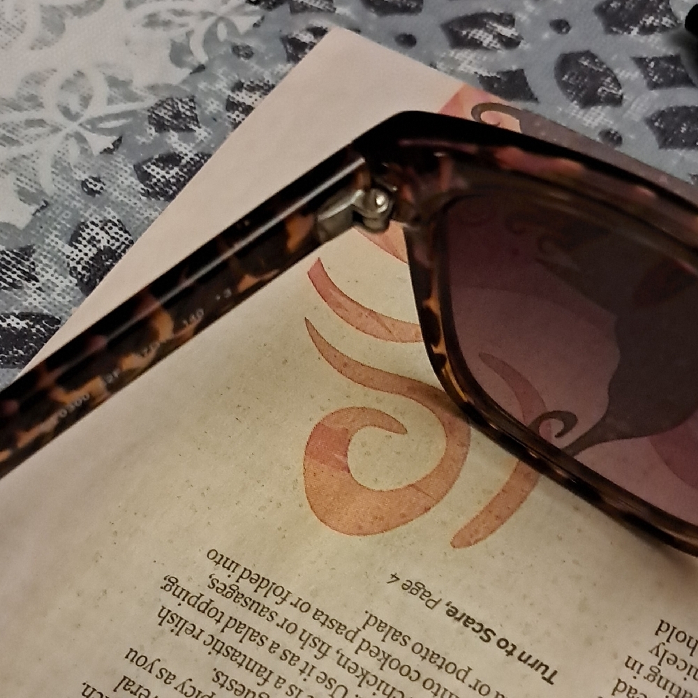 Guess Tortoise Shell Sunglasses - image 6